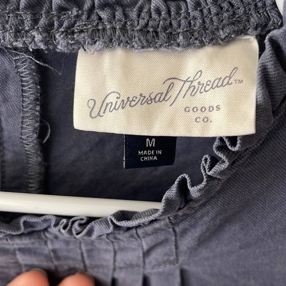 M Universal Threads Tank - Picture 3 of 3